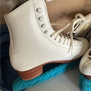 Reidell Professional White Skates